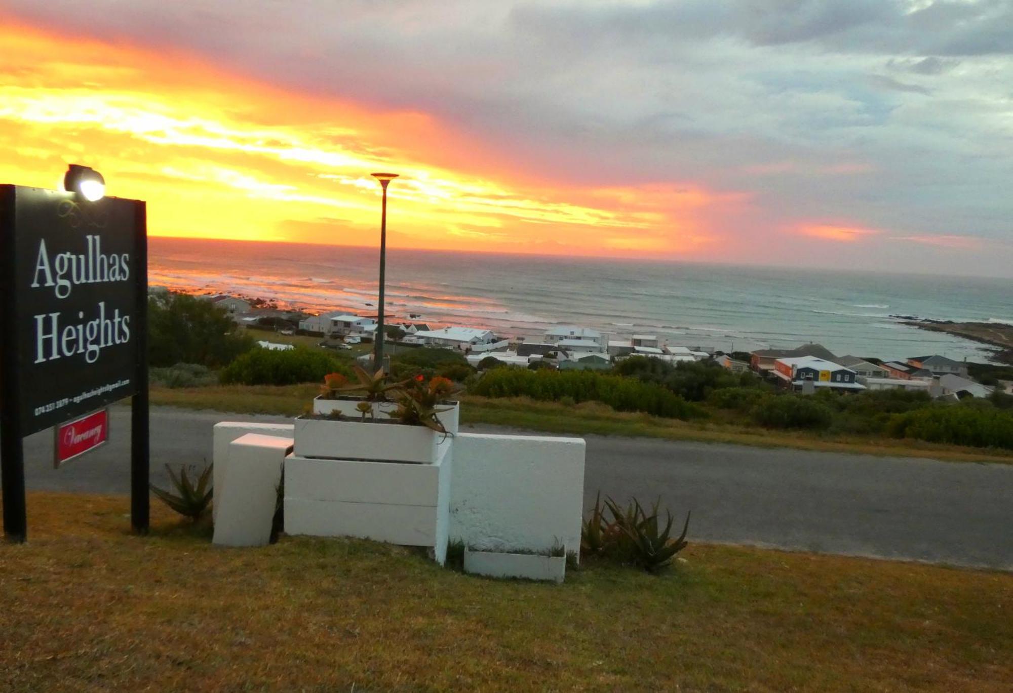 Agulhas Heights Self-Catering Cottages Екстер'єр фото
